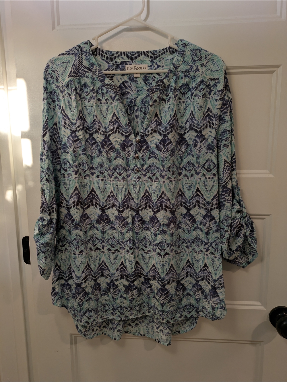 🔴 3/$15 Kim Rogers Aqua & Navy Patterned V-Neck Blouse